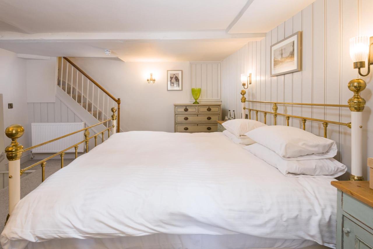 Crown Hotel スタンフォード エクステリア 写真
